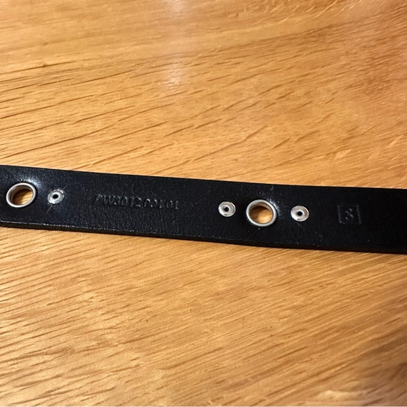 Leather belt size S 27” around your waist with the solid metal buckle - Picture 7 of 9